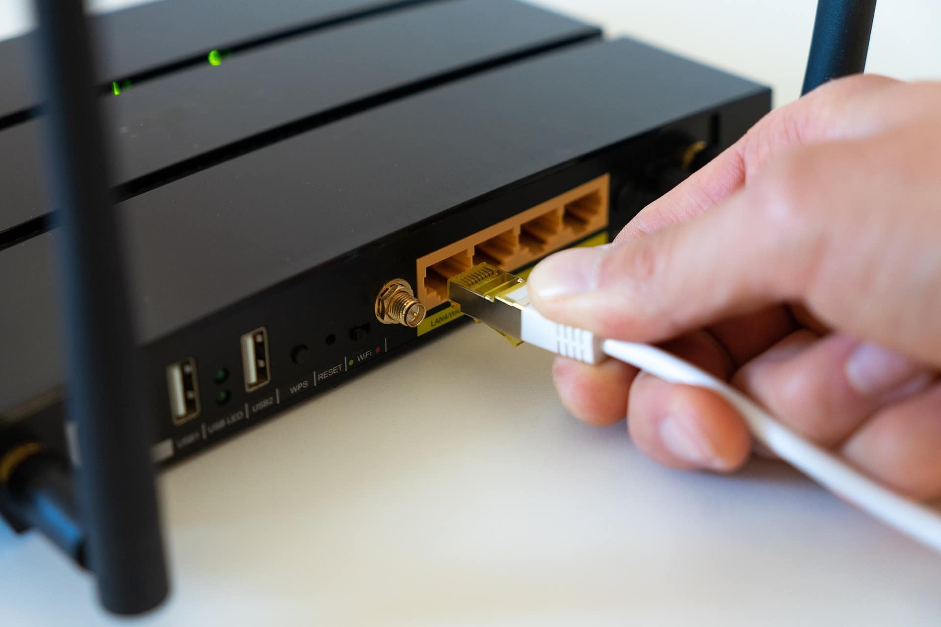 use a wired connection with ethernet cable to improve internet connection to fix Amazon Prime Video keeps buffering, stopping, freezing or not loading, working, internet connection/streaming problems