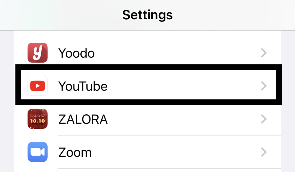 Enable background data usage option on iOS to fix Youtube video keeps pausing