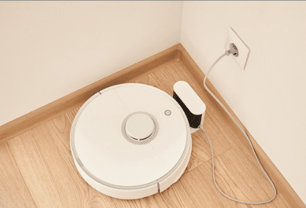 Check the Roomba device battery to fix iRobot home or roomba app not working or connecting
